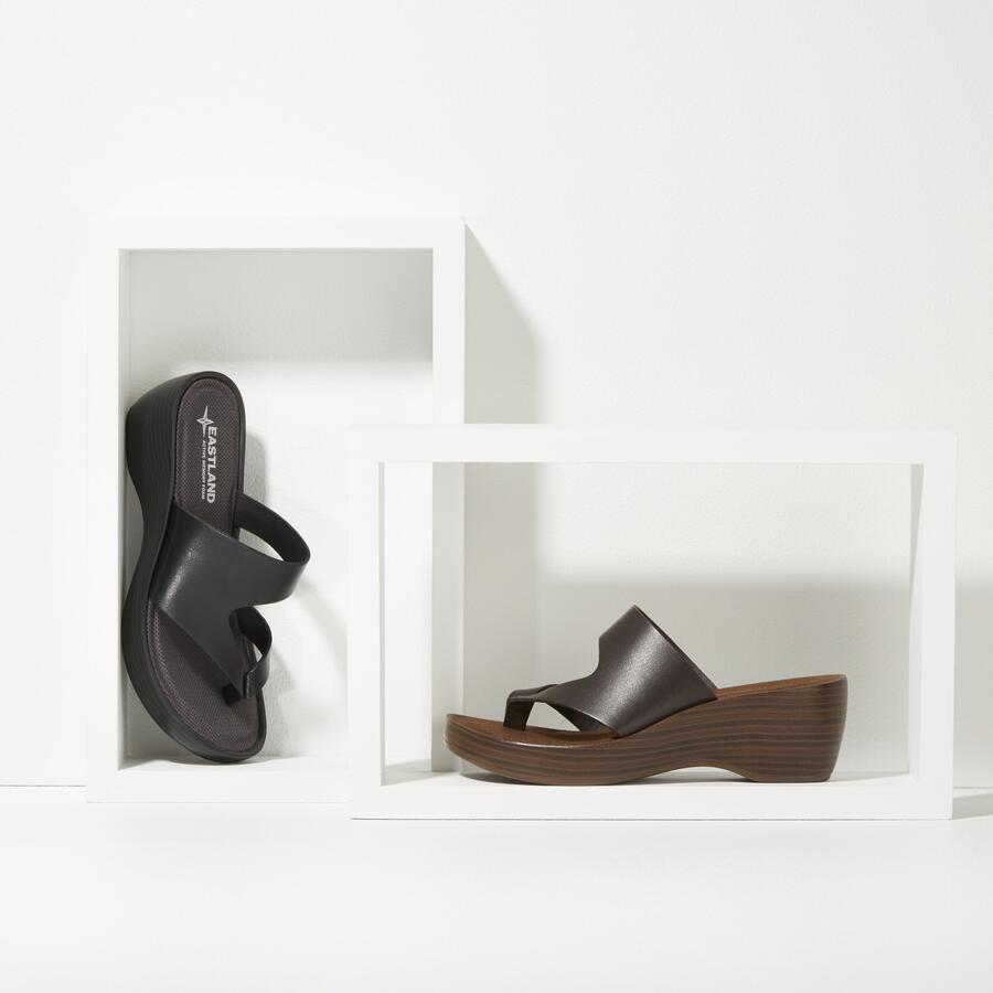 Women's Laurel Wedge Thong Sandal Brown
